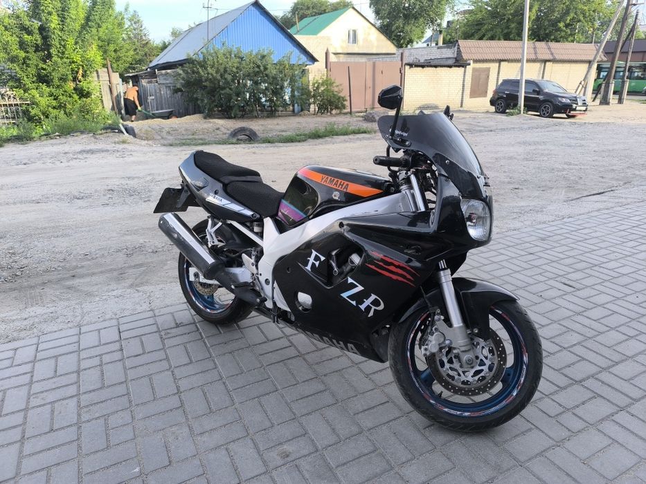 Продам Yamaha FZR600