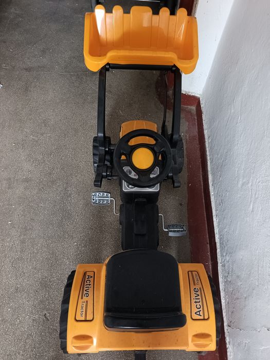 Escavator cu pedale