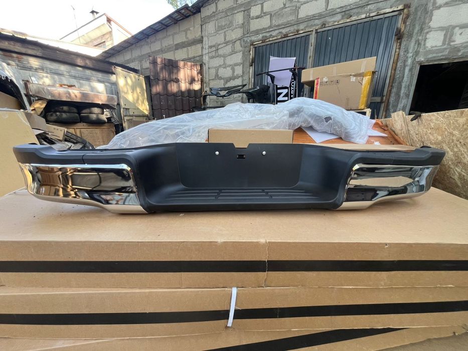 Бампер задний Toyota Hilux Revo