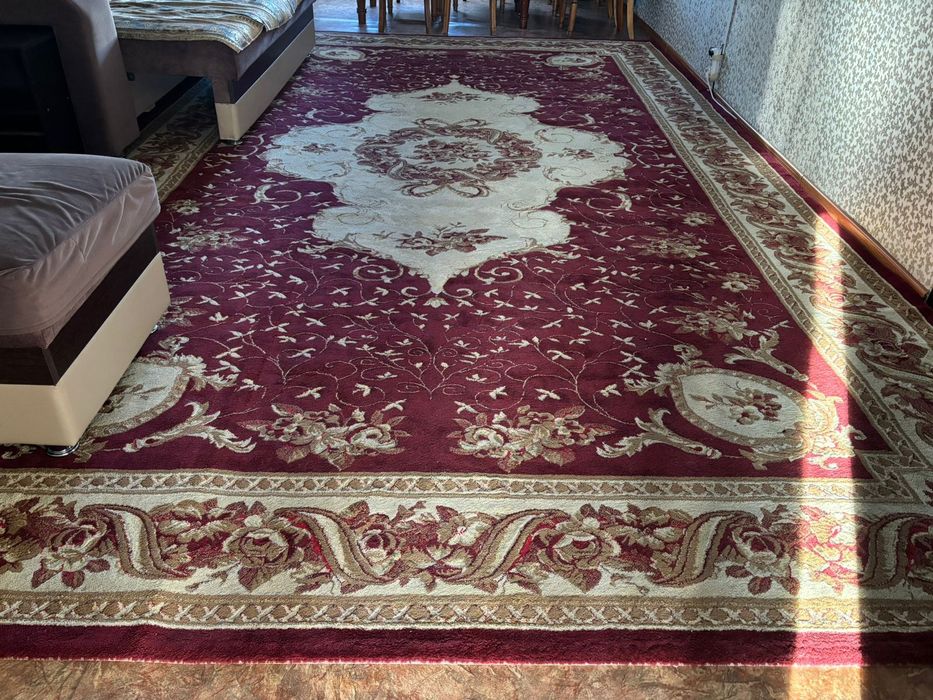 Продам турецкий,шелковый ковер