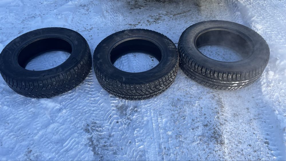 Резина шипованная три штуки