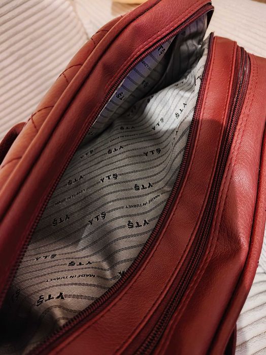 Дамска чанта- бордо. Нова- ползвана 3-4 пъти