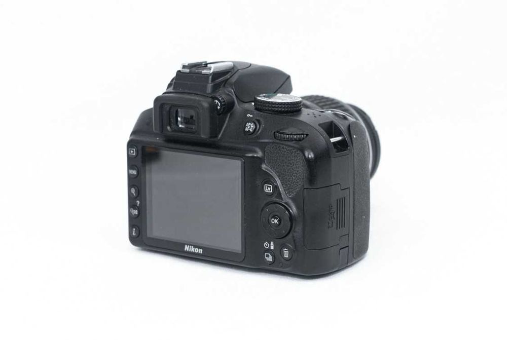 Nikon D3300 kit + obiectiv 18-55mm - 19000 de cadre - Aparat foto DSLR