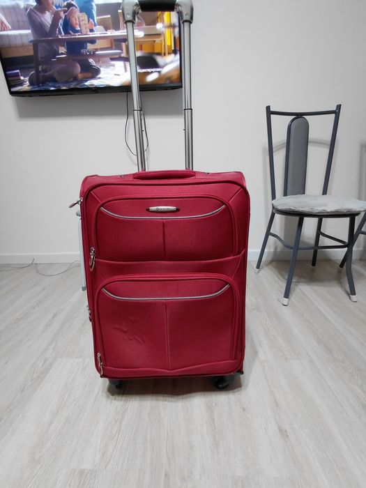 Продам б/у чемодан