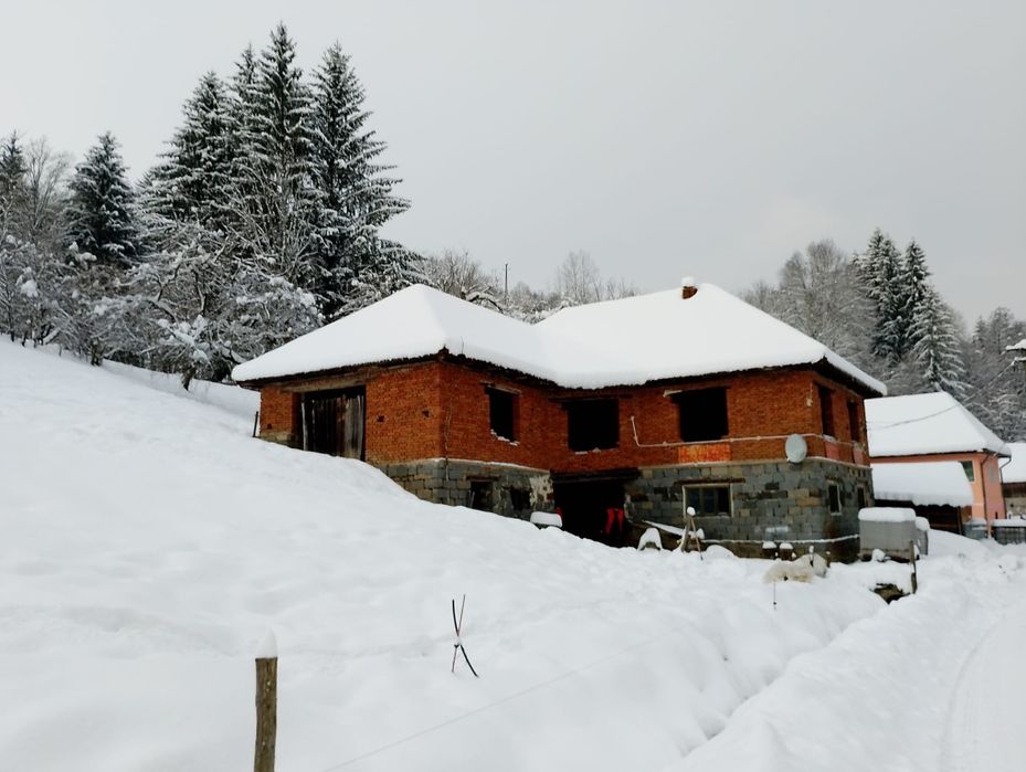 Casă de vânzare la munte