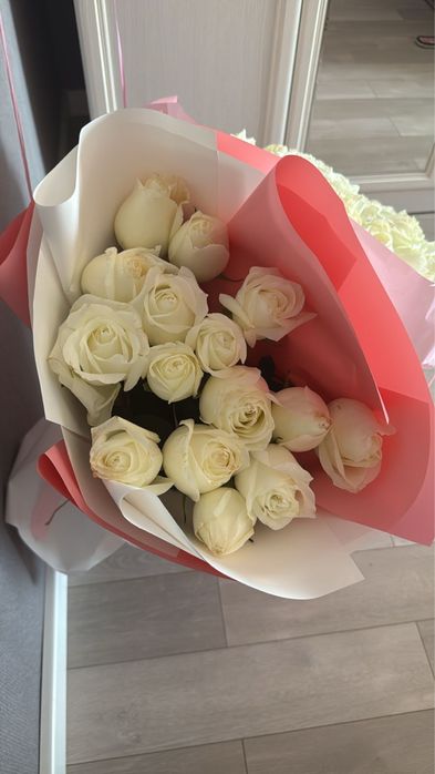 Цветы белые розы