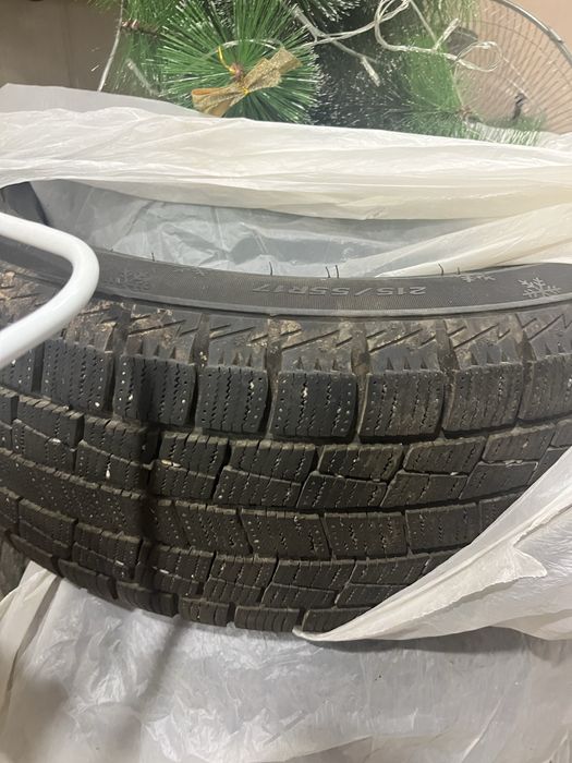 Шины  215 55 R 17 хорошем состояние