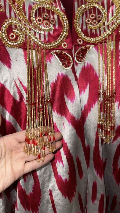 Чапан из атласа ручной работы