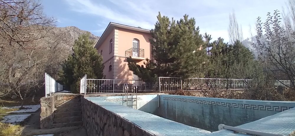 Продам дача Чимган 25соток 2этажа 6комнат