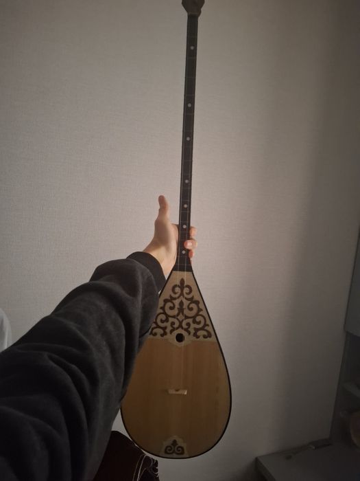 Казахская домбыра