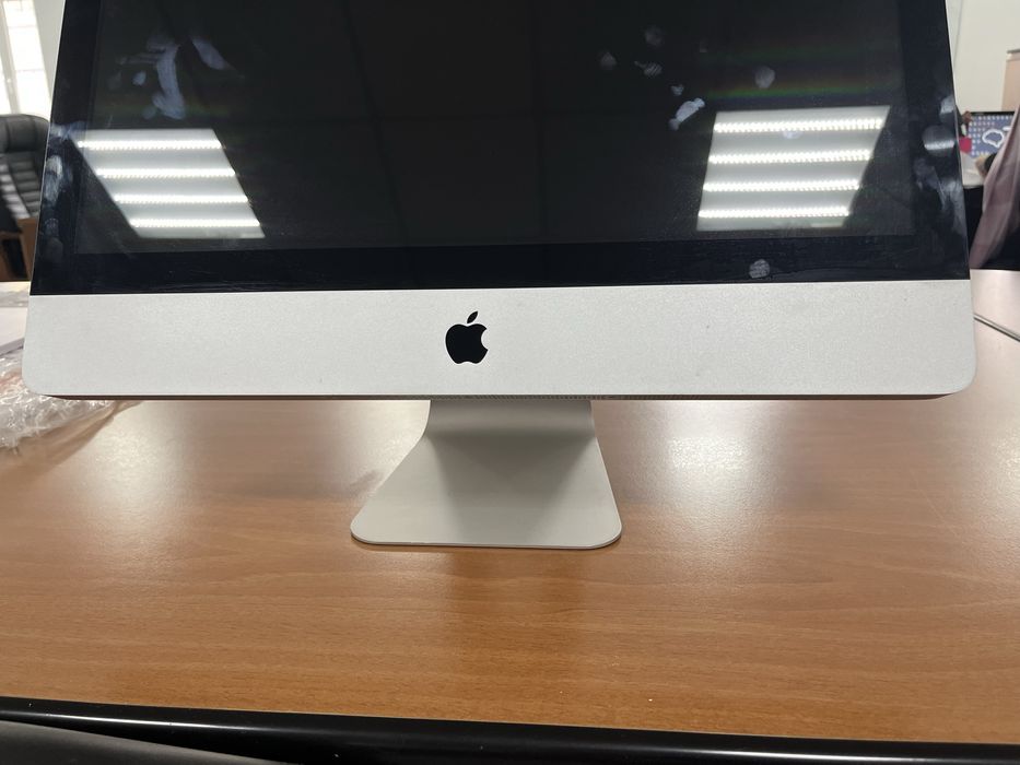 iMac (21.5-inch)