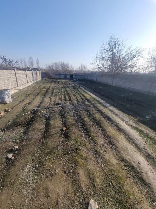 Uchaska sotiladi zor lakasiyada