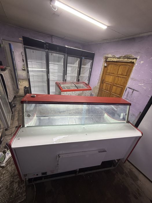 Витринный холодильники