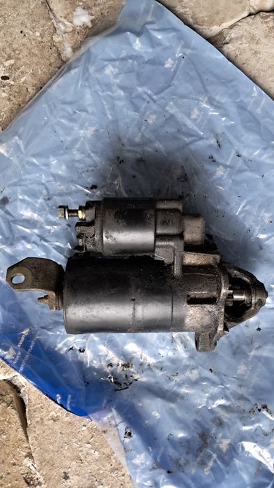 Продам стартер ауди б4 родной Boscн