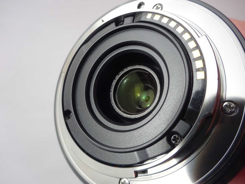 Обектив Sony E 10-18mm f4.0 OSS (покрива и фул фрейм от 12 до 18мм)