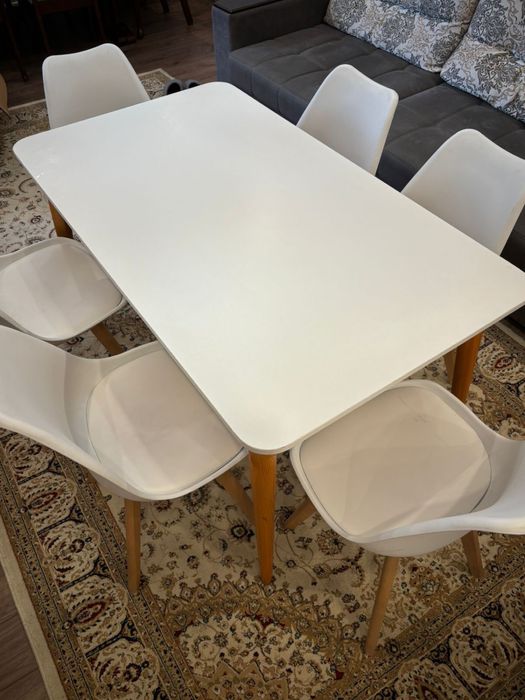 Стол со стульями