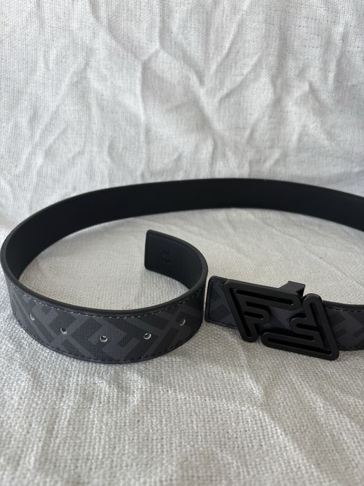 Curea Fendi cu model