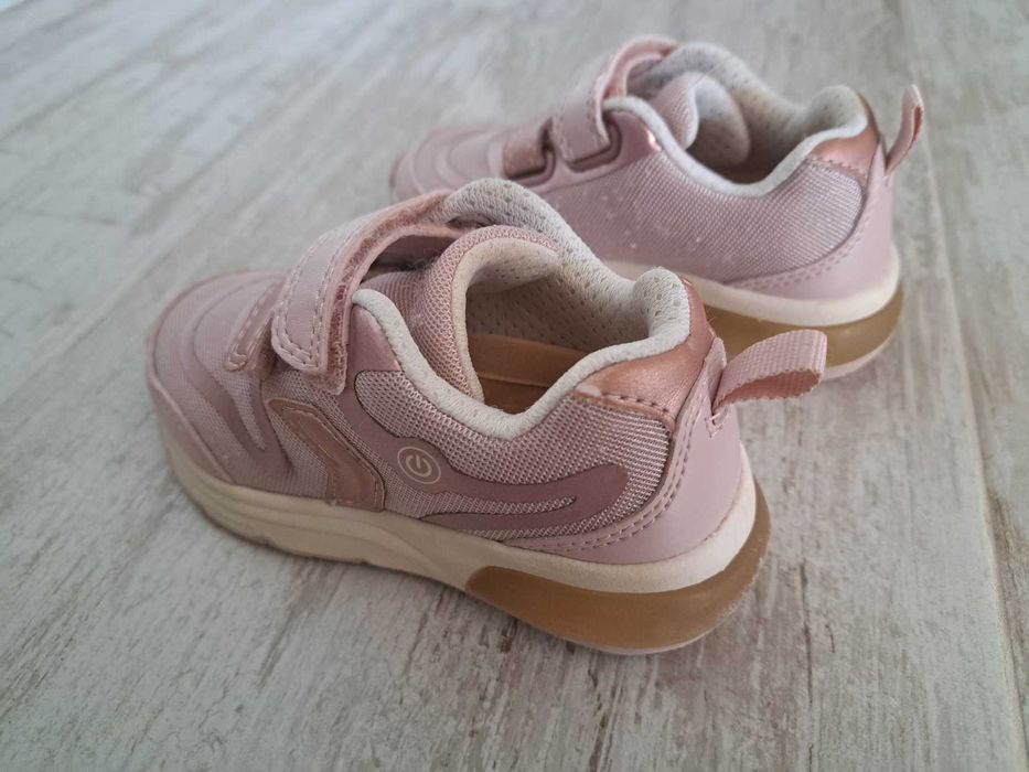adidasi/sneakersi fetite