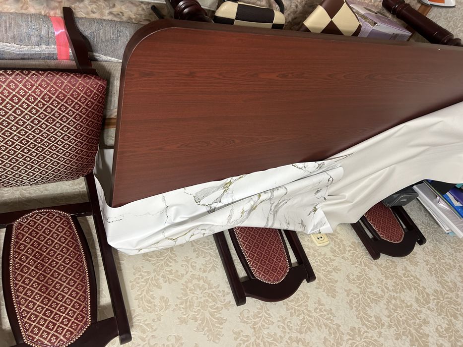 Гостиный стол с 6 стульями