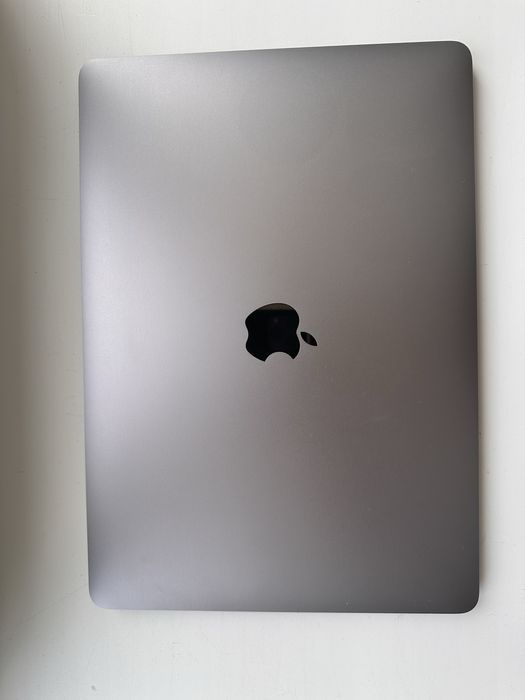 Продам MacBook Air i3