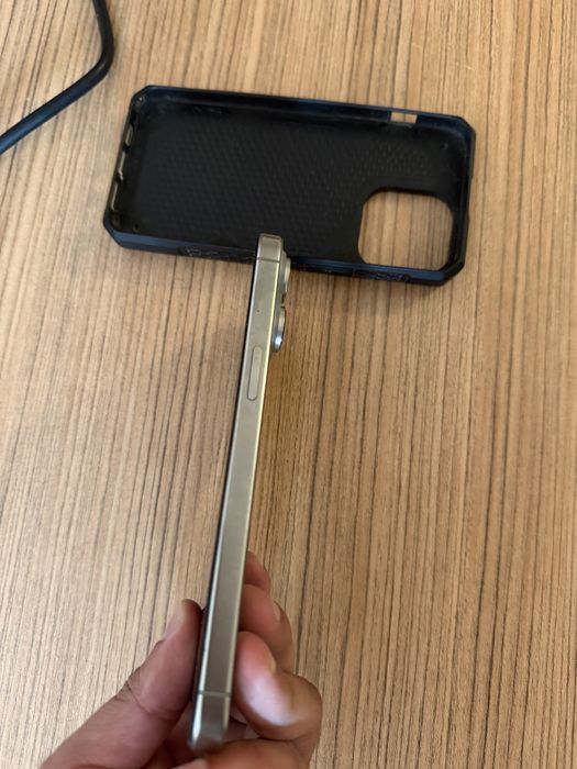 Vand iPhone 15 Pro Max