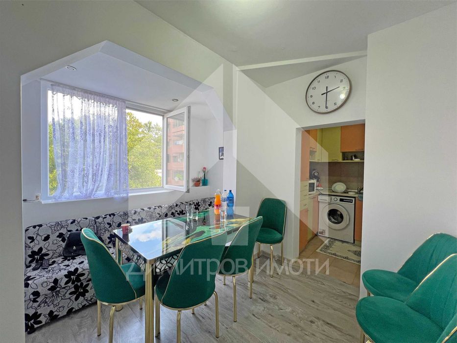 Продава двустаен апартамент готов за живеене - гр. Вълчи дол. Център.