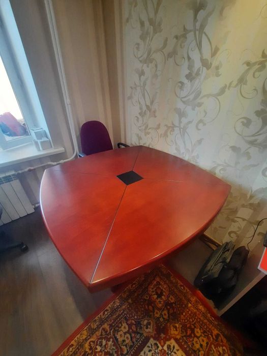 Продается стол  гостевой