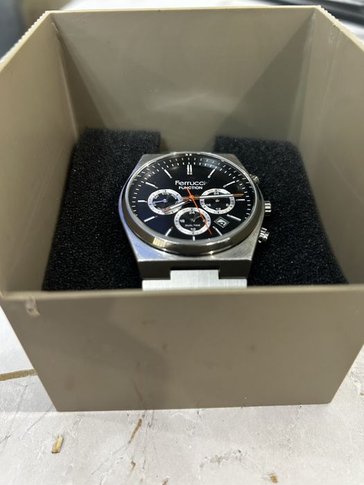 Часы Ferrucci Function — металлический браслет, классный вид
