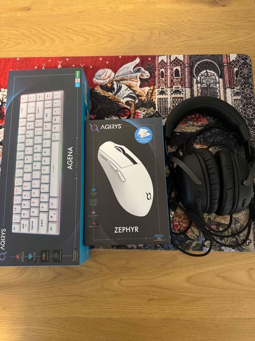 Laptop gaming Lenovo LOQ + Monitor si periferice