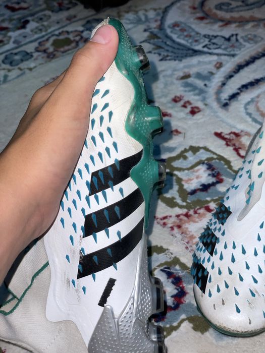 Бутсы Adidas Predator Freak+ FG в цвете White