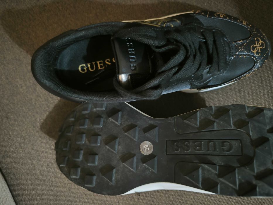 Маратонки Guess като нови