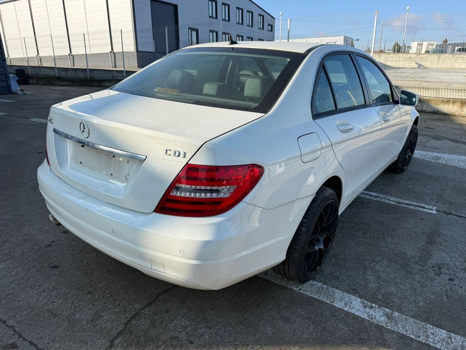 Dezmembrez / Dezmembrari / Piese / Accesorii Mercedes w204 facelift 2012 alb 2.2 cdti berlina