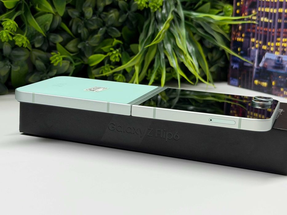 Samsung Z Flip6 512GB Mint Гаранция
