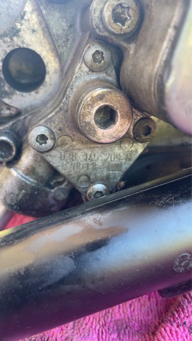 Chiulasă completă VW Passat B6 2.0 TDI BMP + ax cu came + injectoare + pompă vacuum/tandem