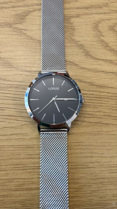 Ceas Lorus gri/negru in stare buna folosit ocazional