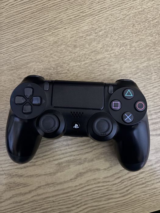 PlayStation 4  + 15 игри – Отлично състояние