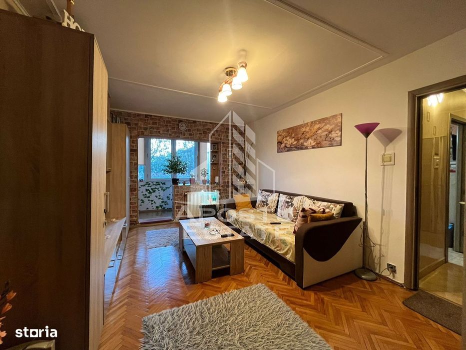 Apartament cu 3 camere, decomandat, 2 bai , 2 balcoane,zona Soarelui — fotografia 2