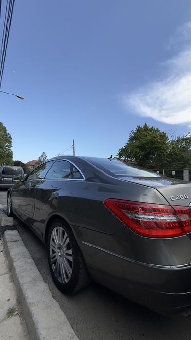 Vand sau schimb  Mercedes-Benz E-Class Coupé E 200 (2012)
