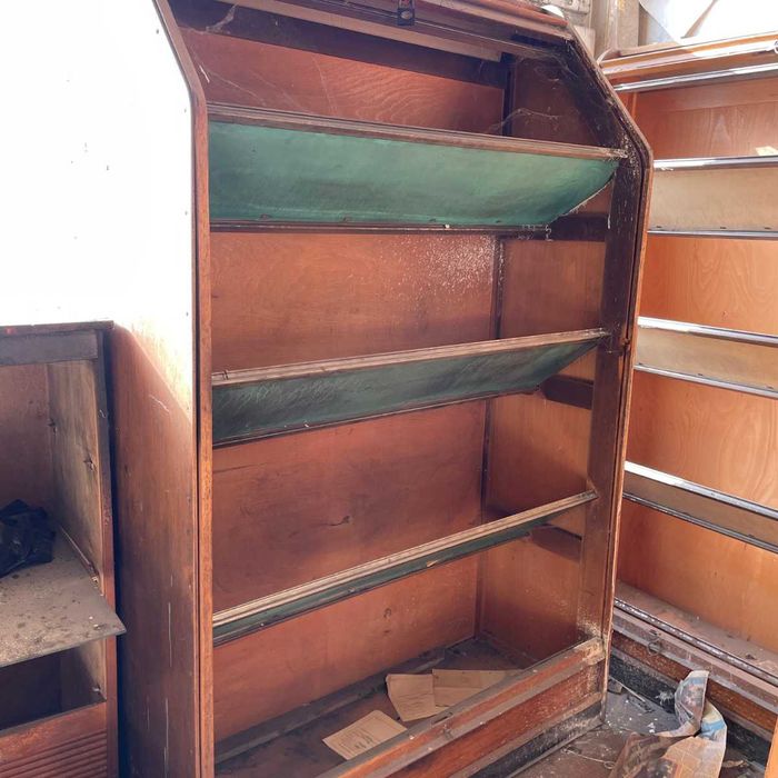 Мебели Соц – гардероби, секции, маси – запазени