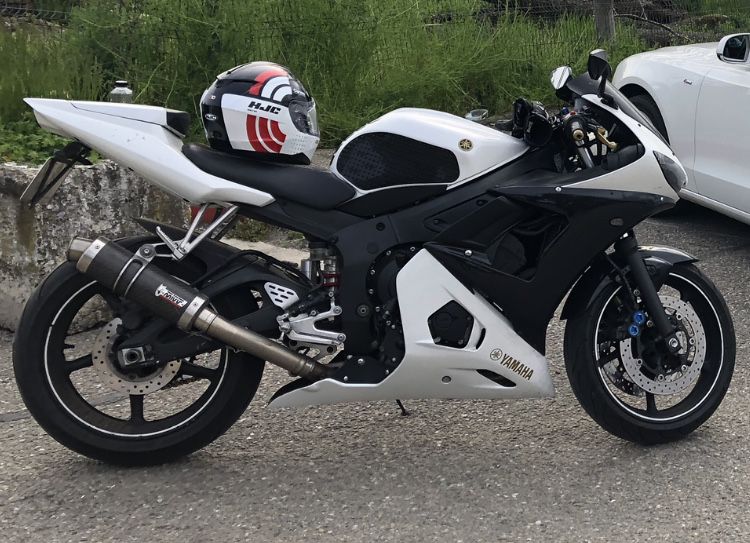 ——- Yamaha YZF R6 ——-