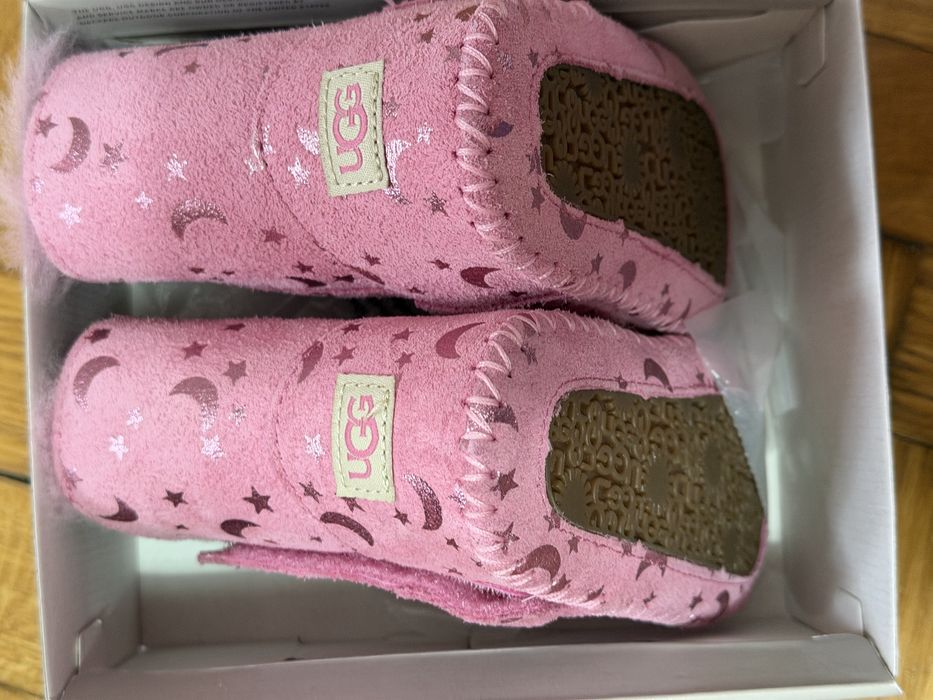 Ugg baby moon and star noi 20.5