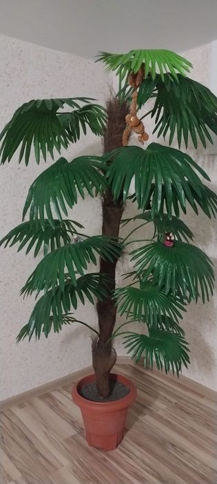 Цветы и пальмы искусственные