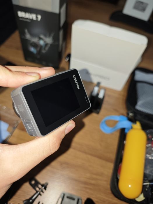 Екшън камера Akaso Brave 7 dual battery pack + пакет с всякакви приставки...