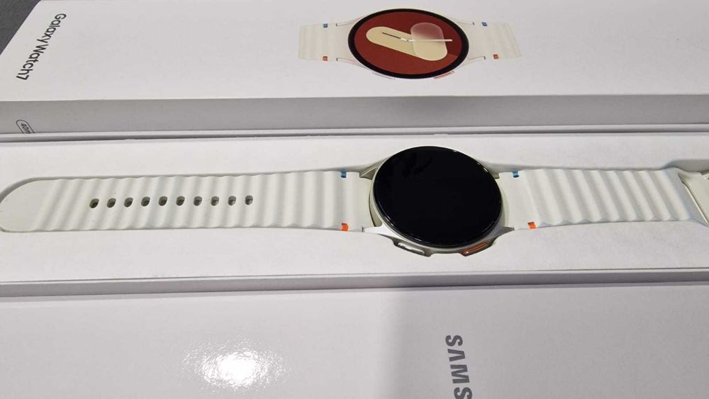 Часовник Samsung Galaxy Watch7 40mm 1г гаранция + резервна каишка