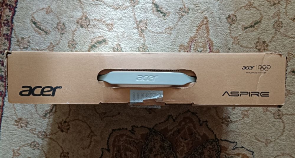 Vând Laptop,  Monitor.