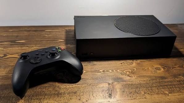 Xbox series S+2 controllere+FIFA 26 1 TB