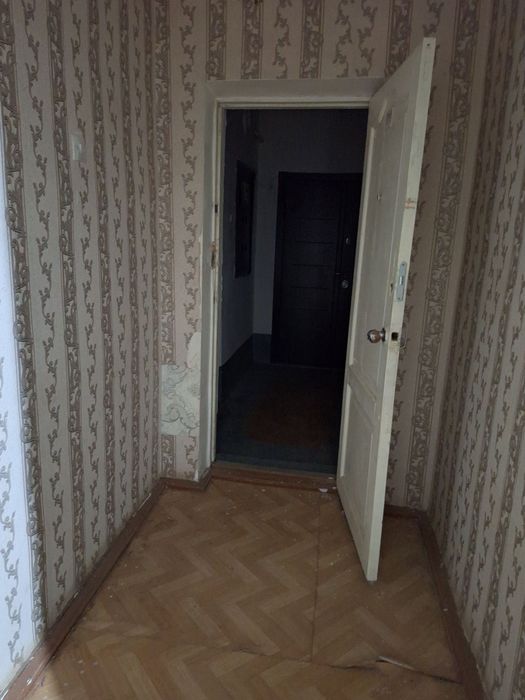 1 хонали сотилади 4 этаж Кора камиш 1/4