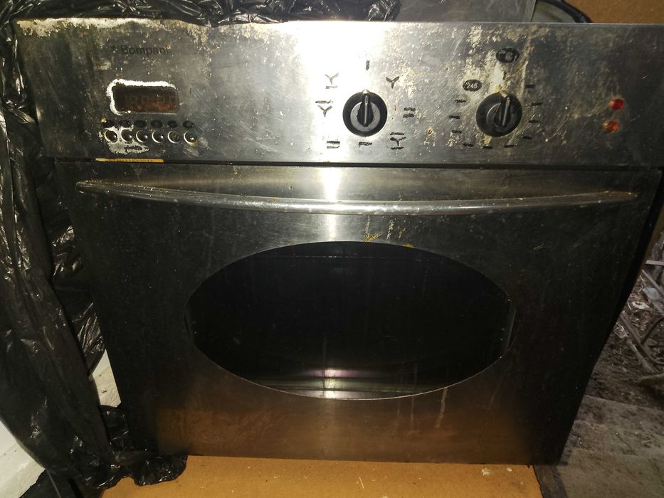 Продавам работеща фурна за вграждане " Бомпани"
