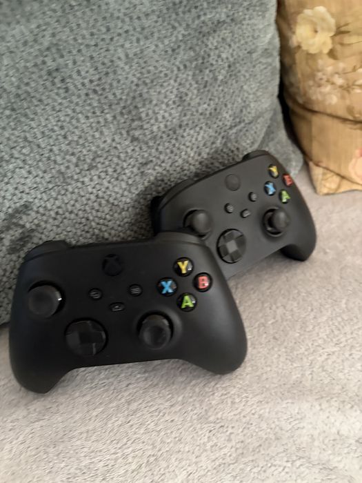 Vand doua Controllere Xbox Series X/S