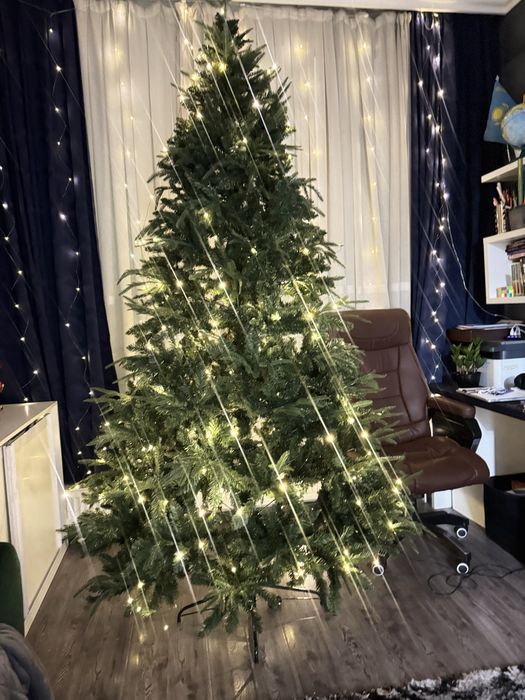 Елка 2,40 см, 2,10 см